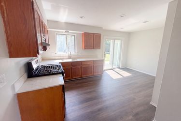 Photo 2 of 16 of 467 Paragon Dr, Troy, MI