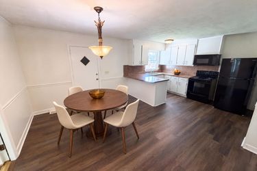 Photo 2 of 23 of 5100 Robinwood Dr, Charlotte, NC