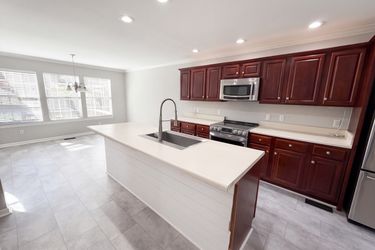 Photo 2 of 37 of 7132 Teaberry Ct, Ooltewah, TN