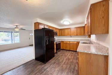 Photo 2 of 17 of 555 Matzen St, Saint Helens, OR
