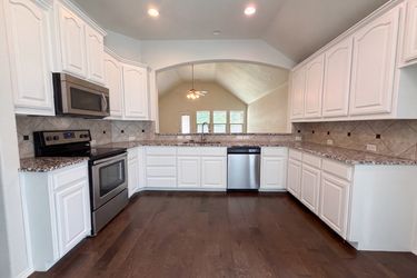 Photo 2 of 18 of 11813 Bellegrove Rd, Burleson, TX