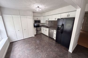 Photo 2 of 20 of 1500 Waybridge Ln, Charlotte, NC