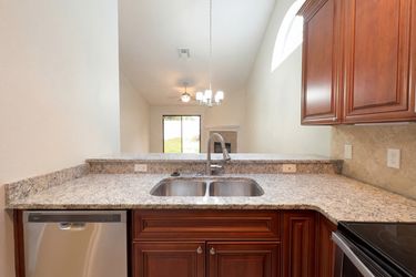 Photo 2 of 18 of 1696 Chatham Cir, Apopka, FL