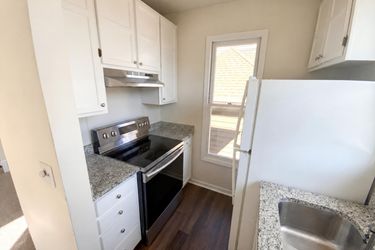 Photo 2 of 15 of 1101 E Morehead St, Charlotte, NC