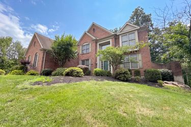Photo 2 of 45 of 6667 Miami Woods Dr, Loveland, OH