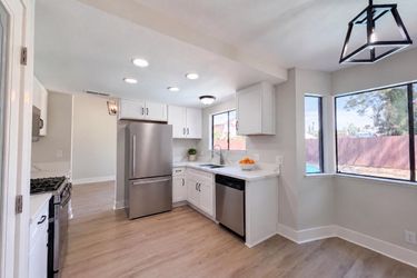 Photo 2 of 46 of 6005 La Castana Way, Sacramento, CA