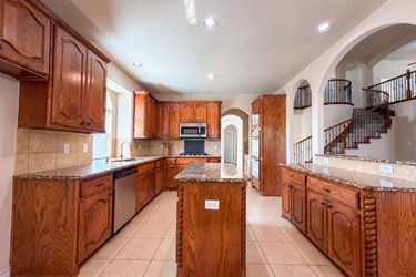 Photo 2 of 29 of 409 Lone Oak Ct, Kennedale, TX