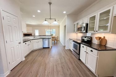 Photo 2 of 16 of 8710 Surrey Ct, Temple, TX