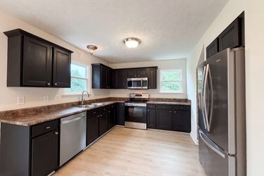 Photo 2 of 25 of 1223 California Dr, Murfreesboro, TN