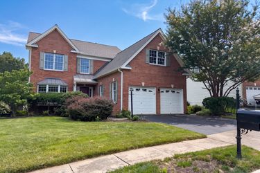 Photo 2 of 43 of 15559 Brown Deer Ct, Haymarket, VA