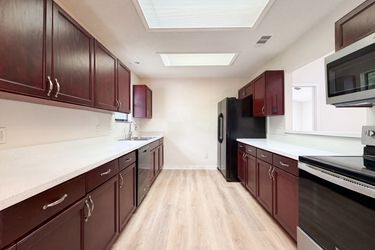 Photo 2 of 17 of 8510 McNeill Rd, Jacksonville, FL