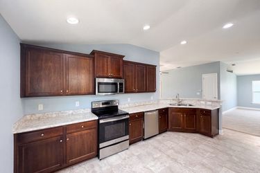 Photo 2 of 26 of 1229 Longville Cir, Tavares, FL