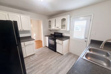 Photo 2 of 18 of 509 Greenbriar Rd, Greensboro, NC