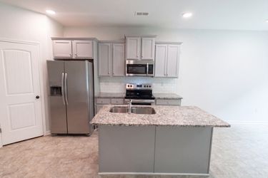 Photo 2 of 26 of 5053 Pioneer Pkwy, McDonough, GA
