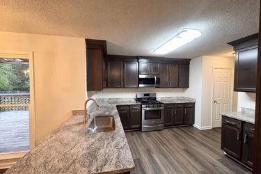 Photo 2 of 23 of 1012 Crown Corners Dr, McDonough, GA