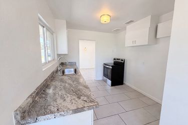 Photo 2 of 40 of 1437 Franklin Ave, Las Vegas, NV