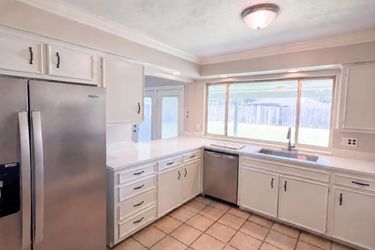 Photo 2 of 22 of 1618 Woodcrest Ln, Carrollton, TX
