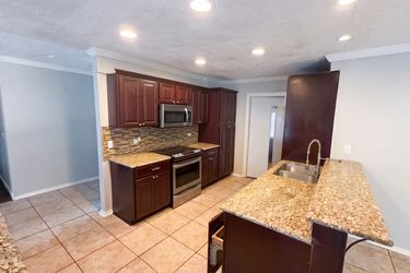 Photo 2 of 21 of 1409 S Walnut Ave, Broken Arrow, OK