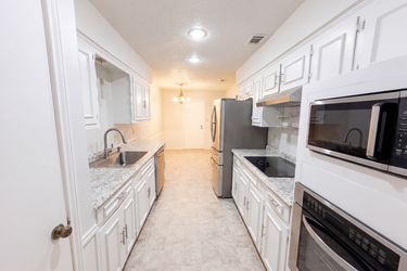 Photo 2 of 18 of 4824 Berridge Ln, Dallas, TX