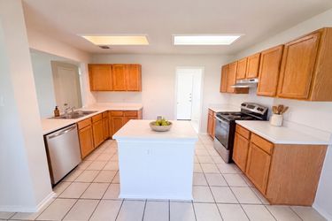 Photo 2 of 21 of 305 Edgewood Cv, Leander, TX