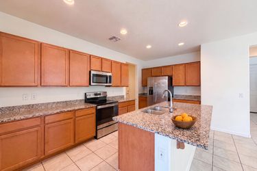 Photo 2 of 35 of 3325 W Dunbar Dr, Phoenix, AZ