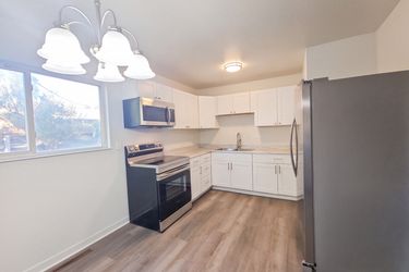 Photo 2 of 19 of 1136 Cambridge Ave, Colorado Springs, CO