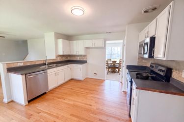 Photo 2 of 19 of 3016 Heather Ridge Dr, Henrico, VA