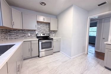 Photo 2 of 16 of 6309 Pine Cove Ln, Jacksonville, FL