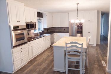 Photo 2 of 20 of 624 Oak Grove Ave, Monett, MO