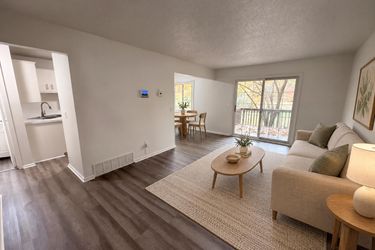 Photo 2 of 30 of 15393 Trillium Cir, Eden Prairie, MN