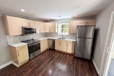 Photo 2 of 31 of 1322 Carolyn Dr, Charlotte, NC