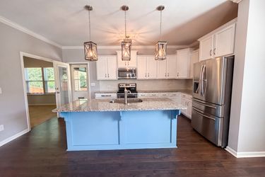 Photo 2 of 19 of 2618 Courtland Dr, Clover, SC