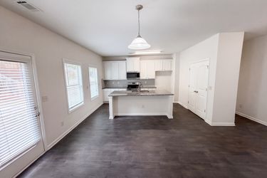 Photo 2 of 41 of 821 Walnut Woods Dr, Braselton, GA