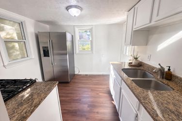 Photo 2 of 20 of 427 Wellons St NE, Marietta, GA