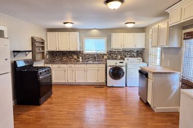 Photo 2 of 29 of 1446 E Whiteside St, Springfield, MO