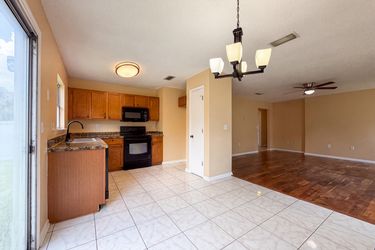 Photo 2 of 19 of 7923 Cherry Blossom Dr N, Jacksonville, FL