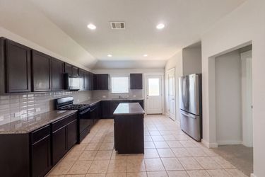 Photo 2 of 21 of 5909 Urbano Bnd, Round Rock, TX