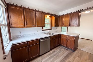 Photo 2 of 24 of 971 Learidge Rd, Cleveland, OH