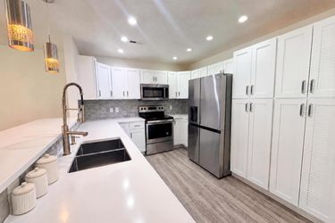 Photo 2 of 18 of 6032 Briggs Dr, Charlotte, NC
