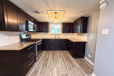 Photo 2 of 21 of 9314 Deanwood St, Houston, TX