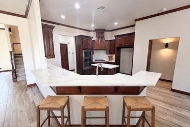 Photo 2 of 25 of 1017 W Camellia Way, Mustang, OK