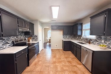 Photo 2 of 21 of 4609 Oxford Dr, Killeen, TX