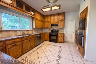 Photo 2 of 23 of 7632 Westwind Dr, Fort Worth, TX