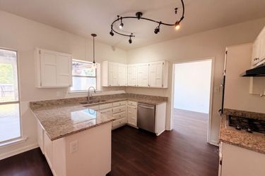 Photo 2 of 21 of 2405 Waterloo Ln, Mesquite, TX