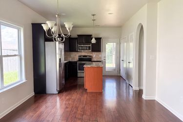 Photo 2 of 25 of 7734 Timber Leaf Ln, Bessemer, AL