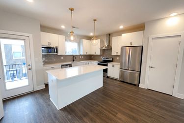Photo 2 of 18 of 727 N Illinois St, Indianapolis, IN