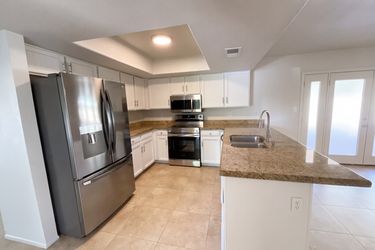 Photo 2 of 32 of 4038 W Mercer Ln, Phoenix, AZ