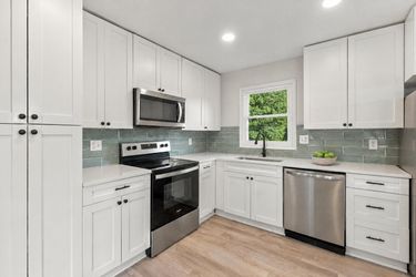 Photo 2 of 20 of 13449 Nascoby Ln, Woodbridge, VA