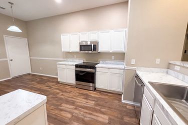 Photo 2 of 28 of 809 Canyon Cove Dr, Burleson, TX
