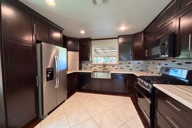 Photo 2 of 18 of 4750 Backenberry Dr, Friendswood, TX